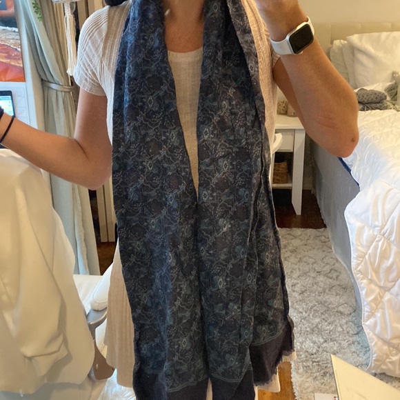 Ferragamo scarf - Picture 6 of 6